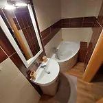 Jakub - červená Veža Banka
